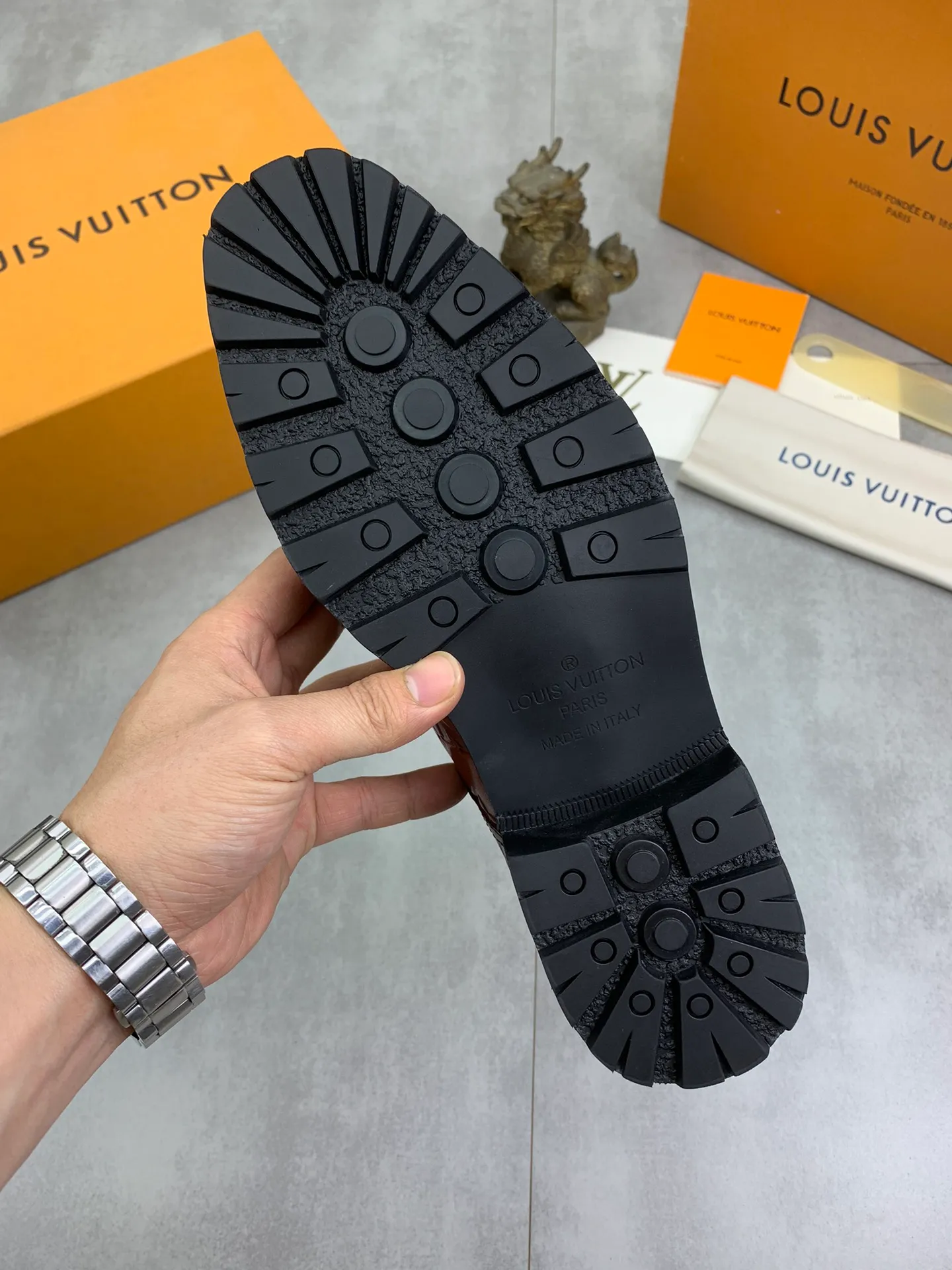 Men's shoes 💰P600 💰【New】🆘Water-dyed cow lining LV Louis Vuitton business high-top leather shoes, made of original imported Italian 🇮🇹 selected calfskin, full cowhide lining, carefully handmade by professional shoemakers, the original version is specially designed for wear-resistant outsole. Standard code: 38-44 3⃣️color🉑️select